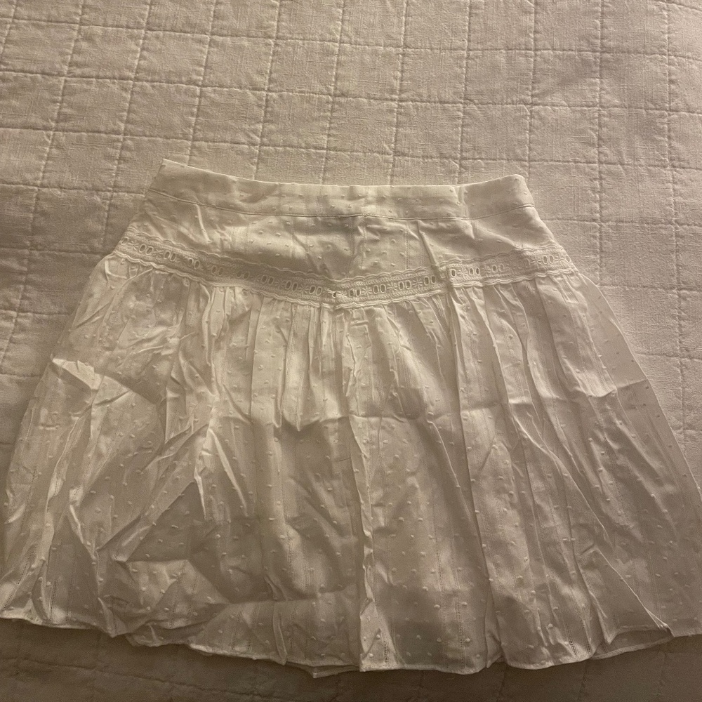 LuLus White skirt